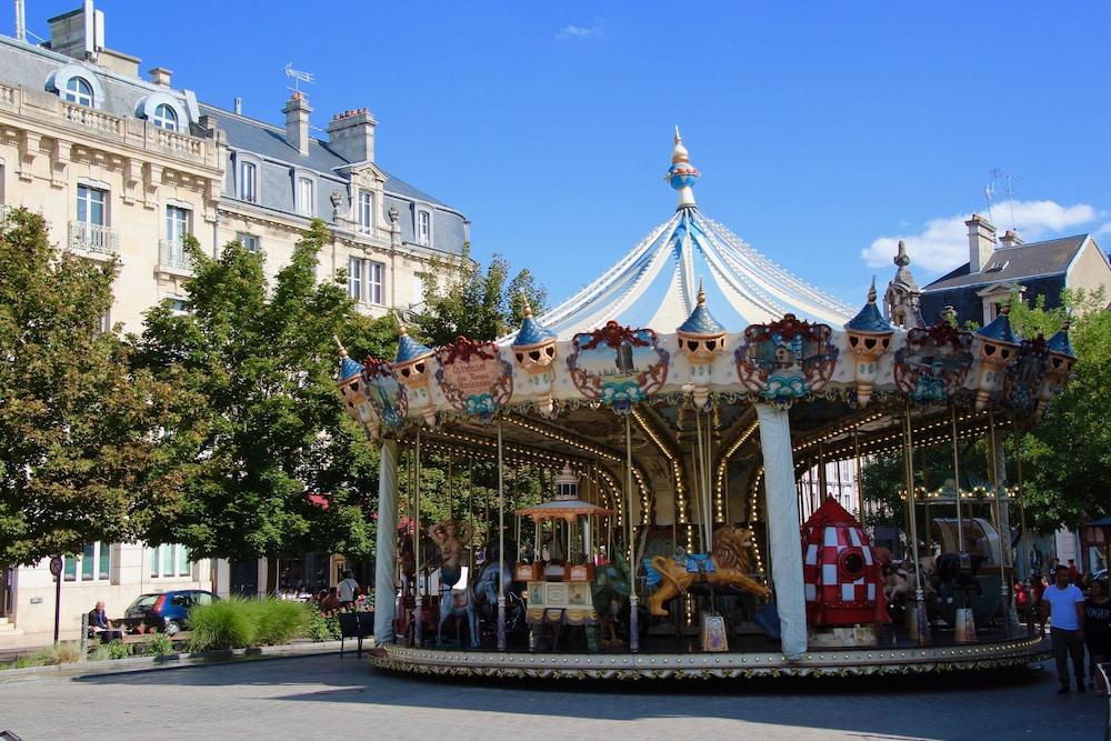 Logis Hotel Du Cirque Troyes Centre Historique Bagian luar foto