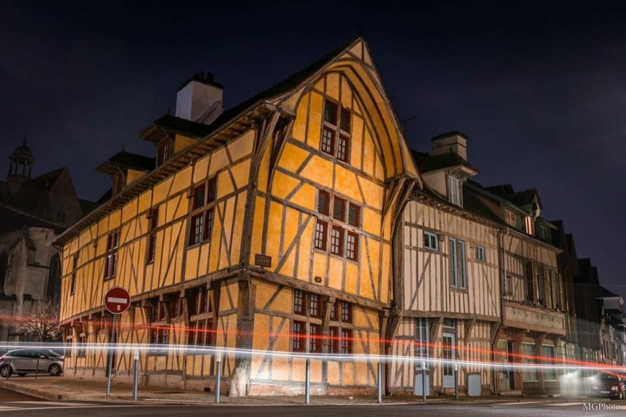 Logis Hotel Du Cirque Troyes Centre Historique Bagian luar foto