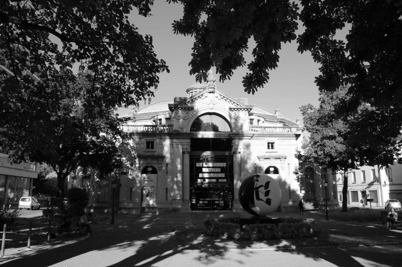 Logis Hotel Du Cirque Troyes Centre Historique Bagian luar foto